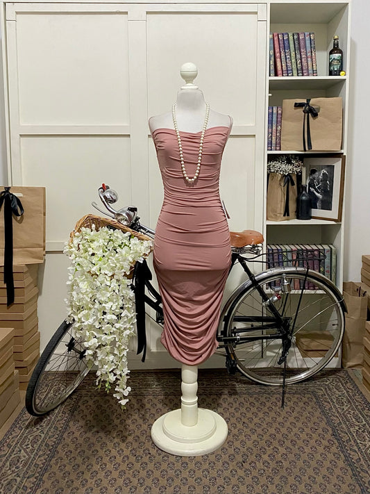 Vestido midi ajustado rosa vieja tirantes