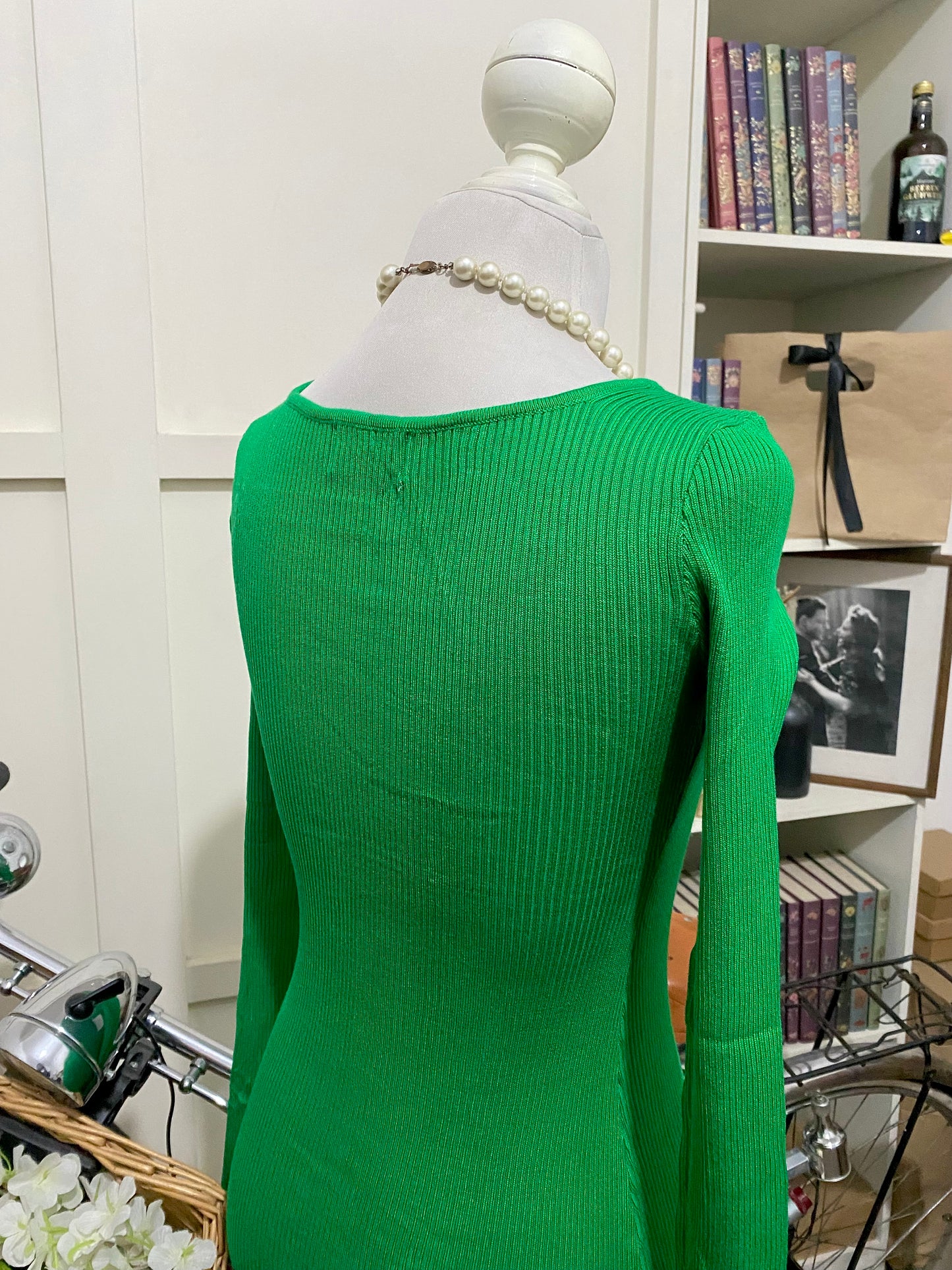Vestido corto ajustado verde manga larga