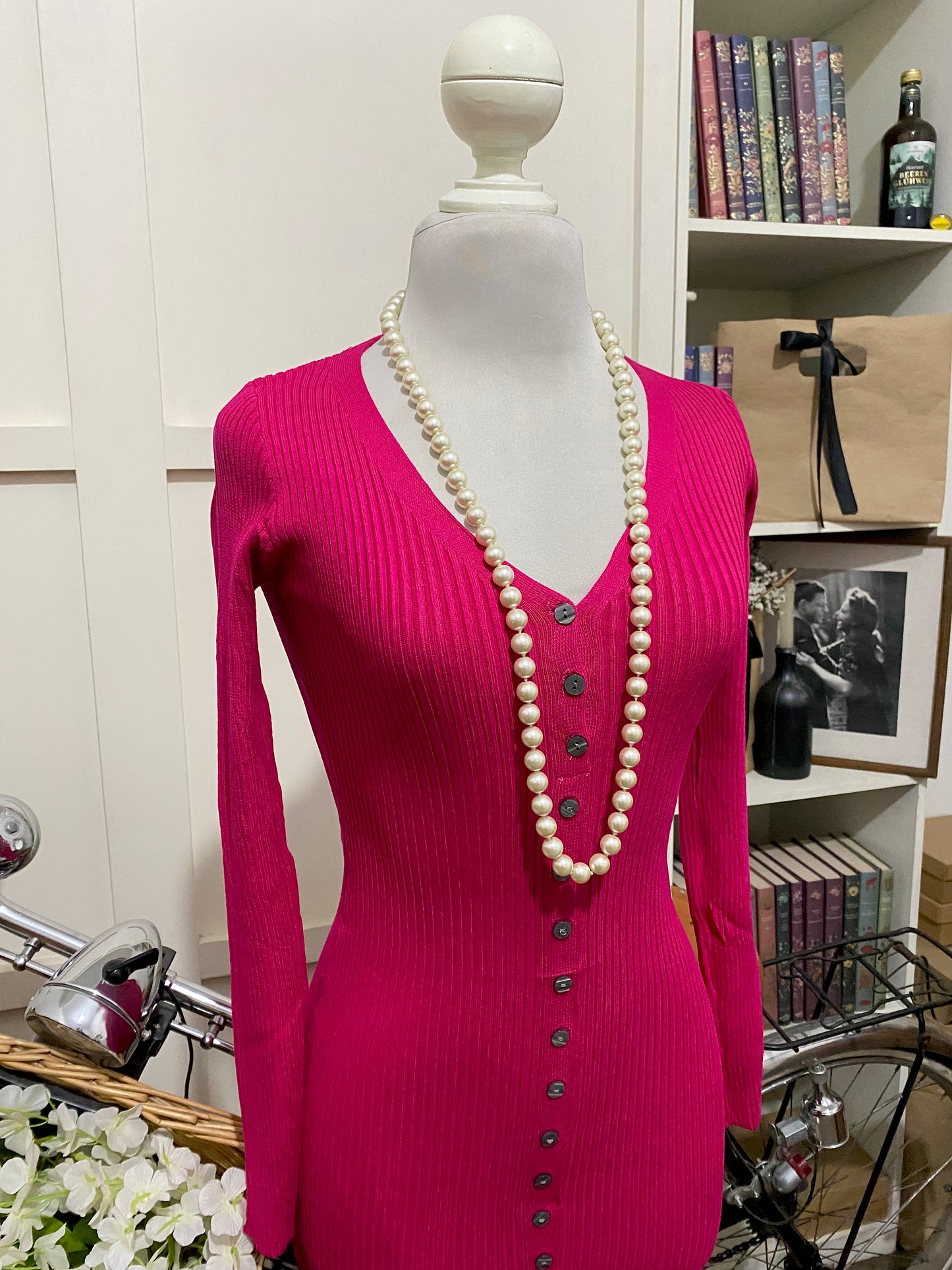 Vestido midi ajustado fucsia manga larga