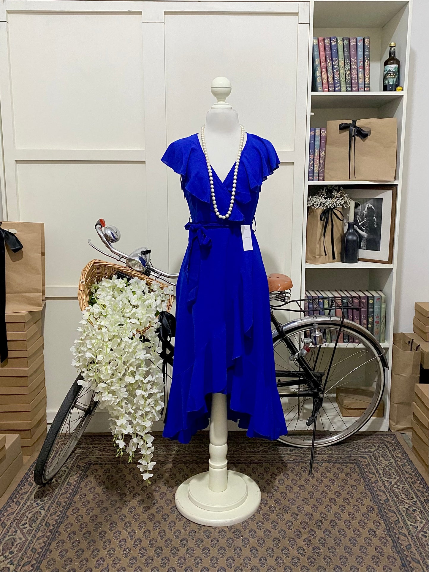 Vestido midi línea A azul rey o real sin manga