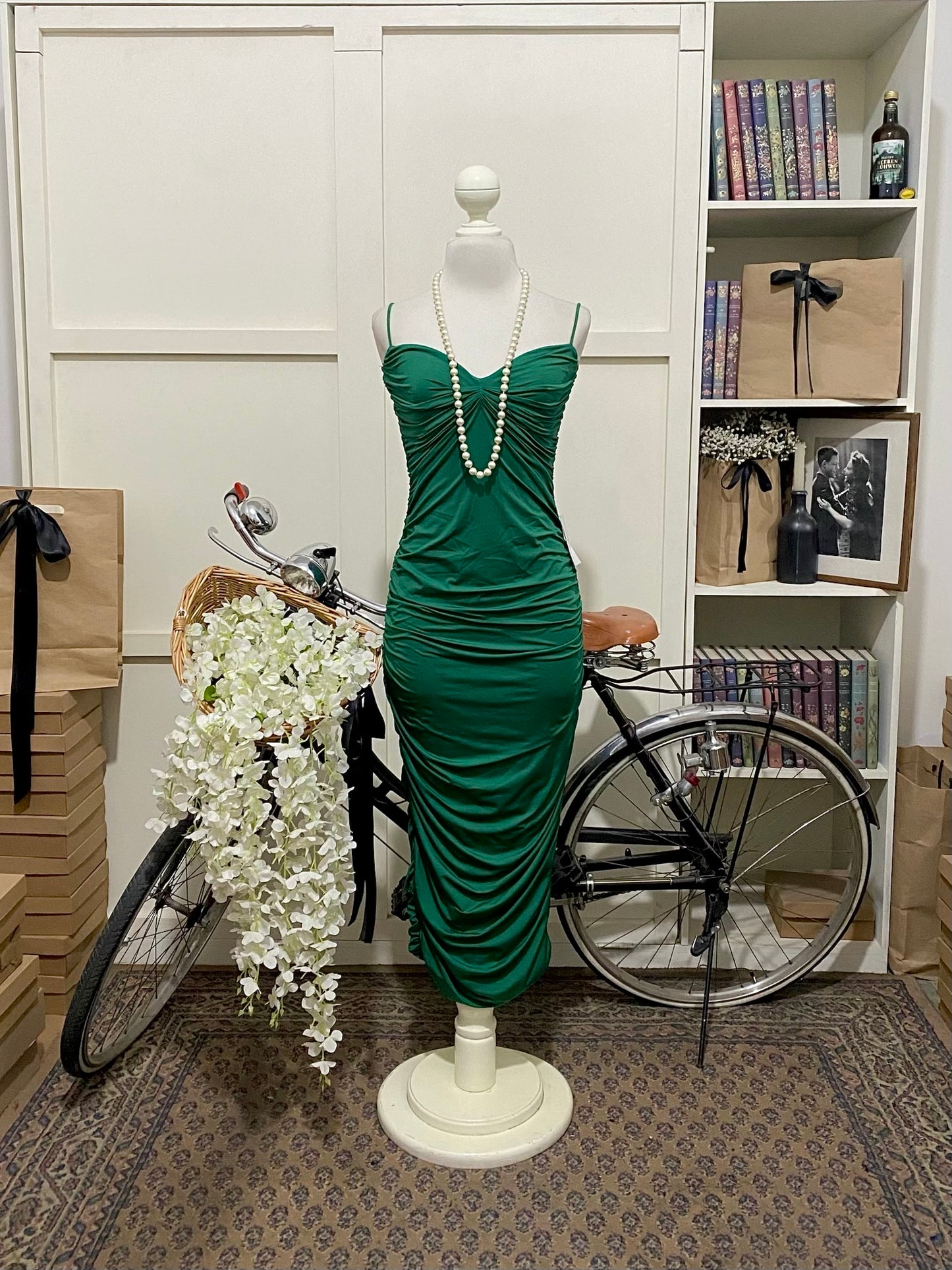 Vestido midi ajustado verde tirantes